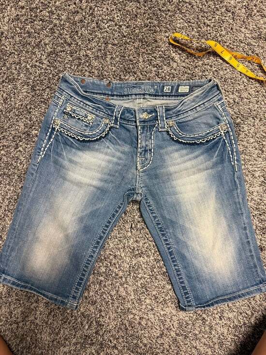 Miss Me Bermuda Denim Shorts Size 28 JS5014M42 Embellished Flap Pocket - Picture 3 of 5